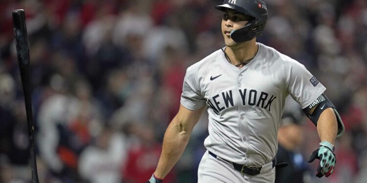 Yankees logran victoria ante Guardianes en juego 4 