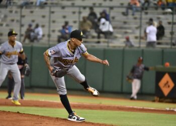 Toros del Este remontan y vencen a Águilas Cibaeñas