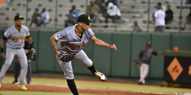 Toros del Este remontan y vencen a Águilas Cibaeñas