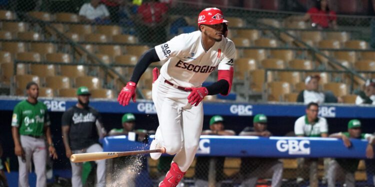 Leones del Escogido vuelven a dejar en el terreno a rivales