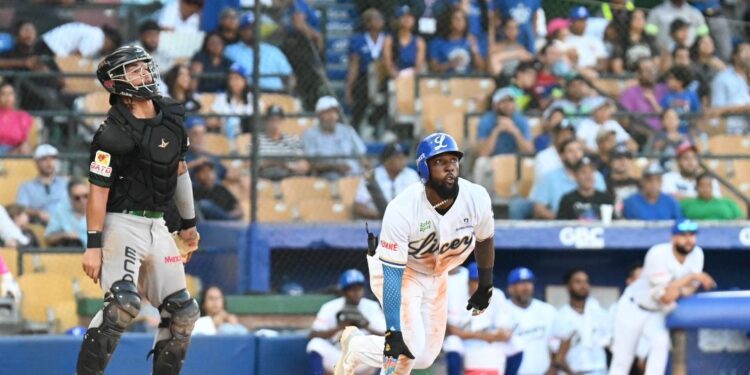 Tigres del Licey dominan a Estrellas Orientales con gran ofensiva