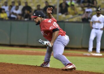 Leones del Escogido mantienen racha invicta tras vencer Águilas