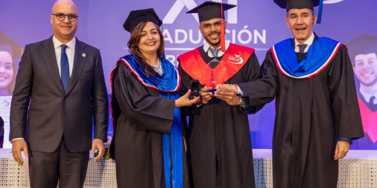 ASCA celebra graduación de 29 nuevos profesionales aeronáuticos