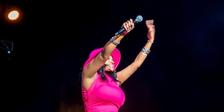 Judy Santos lanza “Dime cómo”: innovación en la Bachata