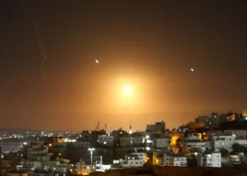 Israel lanza ataques militares contra bases militares de Irán