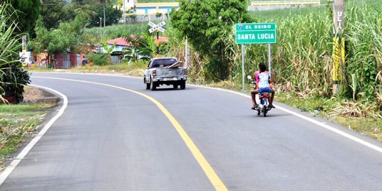 Inauguran carretera El Seibo-Cruce Pavón con inversión significativa