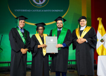 UCSD celebra graduación de 217 nuevos especialistas y magísteres