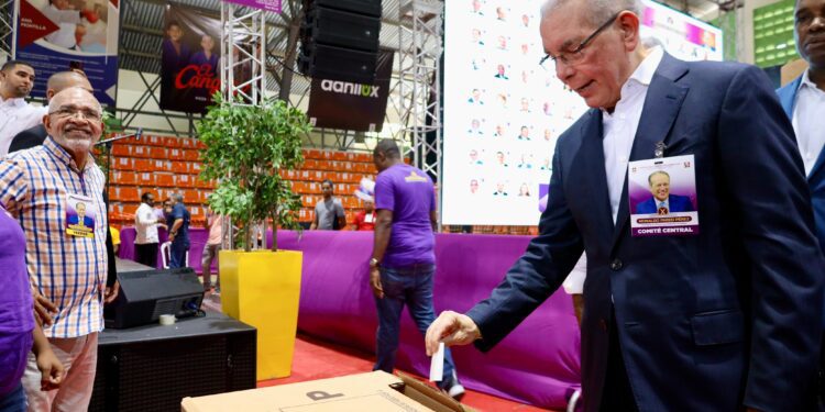 PLD inicia elecciones de su nuevo liderazgo con 90% de electores