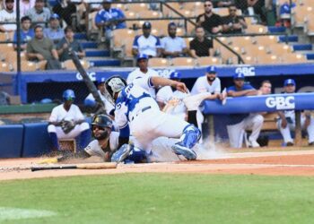 Tigres del Licey vuelven ac blanquear a Águilas Cibaeñas