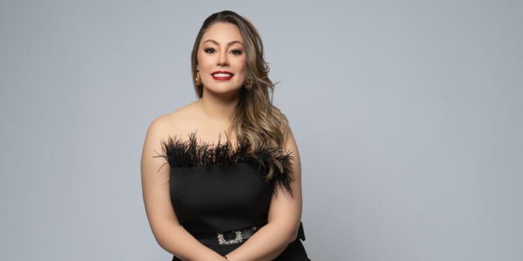 Iluminada Muñoz celebra un año de éxito con su programa