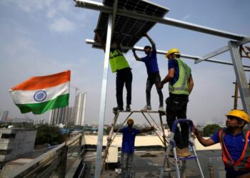 Alertan que India avanza con 30 GW solares en techo, mientras RD lo frena 