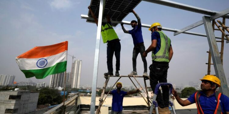 Alertan que India avanza con 30 GW solares en techo, mientras RD lo frena