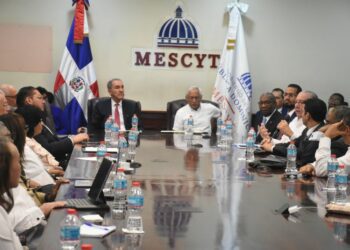MESCyT, MINERD y rectores universitarios abordan fusión de ambos ministerios 