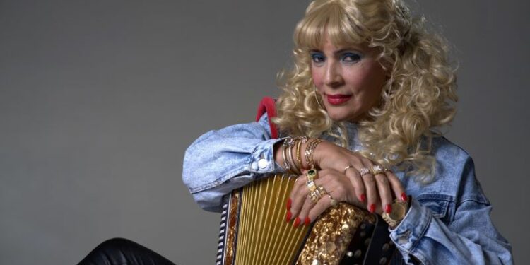 Fefita, La Grande, rompe barreras y llega a los cines