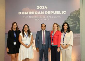 Expertos debaten reformas y retos para el turismo dominicano