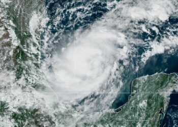 Huracán Milton avanza con fuerza hacia Florida, ahora categoría 3