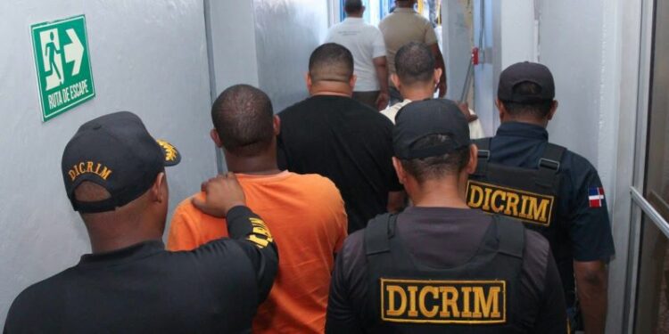 Policía Nacional desmantela banda de falsos agentes criminales