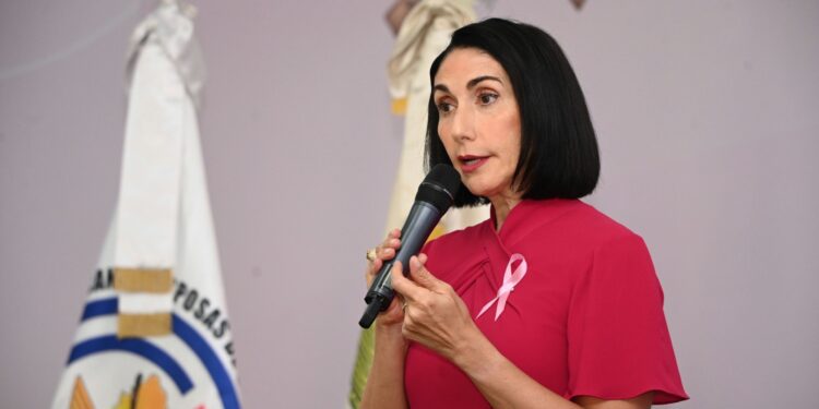 Primera dama Raquel Arbaje impulsa prevención del cáncer de mama