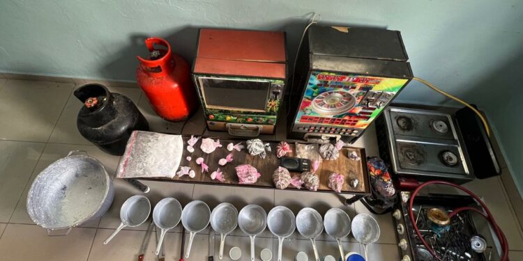 Allanan pensión en San Carlos y detienen a seis personas