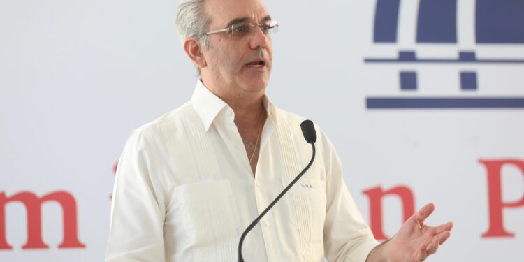 Con retiro proyecto fiscal Abinader apuesta al compromiso con el consenso ciudadano