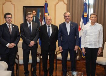 Abinader se reúne con Almagro en medio de presiones de Haití a la OEA