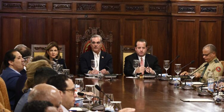 Consejo de Ministros analiza perfil económico de República Dominicana