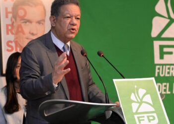 Leonel Fernández encabeza asamblea en España con dirigentes de FP