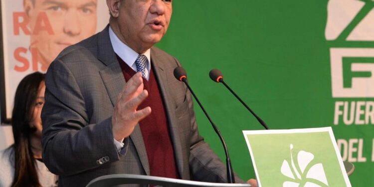 Leonel Fernández encabeza asamblea en España con dirigentes de FP