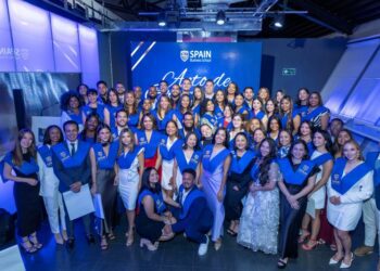 Dominicanos se gradúan de maestrías en Madrid becados por MESCyT