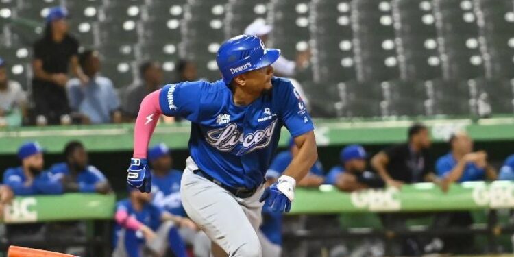 Tigres del Licey superan a Estrellas Orientales en reñido encuentro