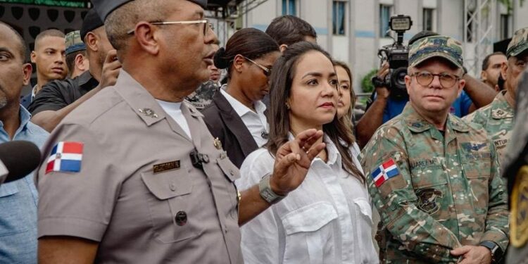 Clausuran 13 negocios nocturnos en La Vega por violaciones a la ley