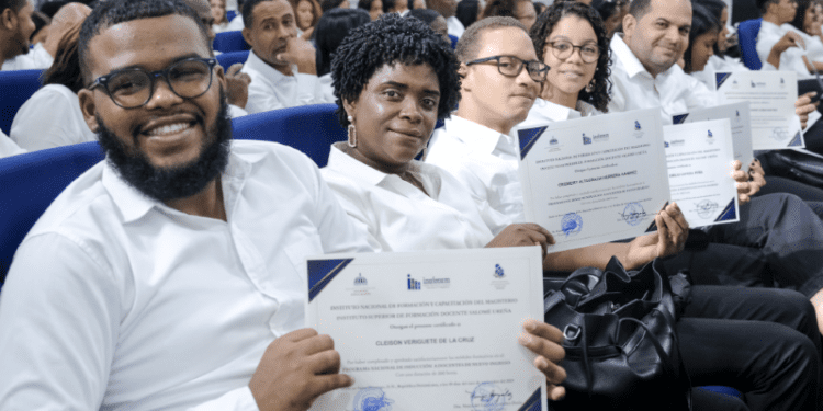 Más de 1,500 maestros certificados en Programa Nacional de Inducción