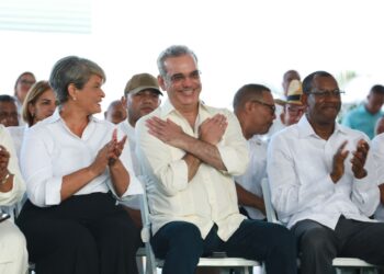 Presidente Abinader entrega 394 títulos de propiedad en Ramón Santana