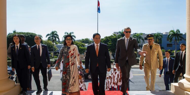 Presidente Abinader recibe al primer ministro de Vietnam en visita oficial