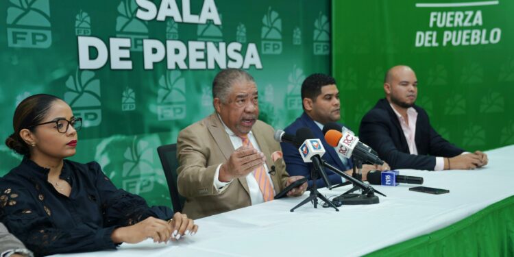 Fuerza del Pueblo rechaza designación de Amparo Custodio como alcaldesa de La Vega