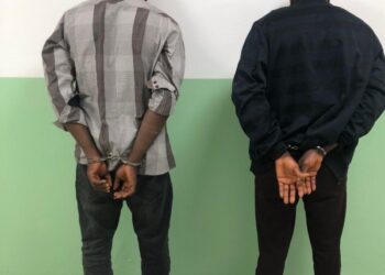 Arrestan a dos nigerianos en el AILA con droga en el estómago