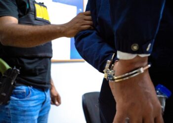 Capturan dos exagentes dominicanos por narcotráfico en aeropuerto francés