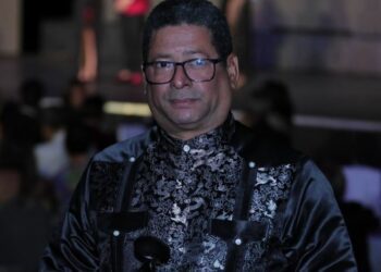 Diseñador el Faraón gana en los premios a la moda 2024