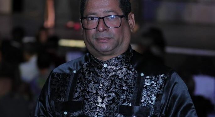 Diseñador el Faraón gana en los premios a la moda 2024