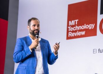 Dominicano se destaca en Hackathon de Johns Hopkins sobre IA