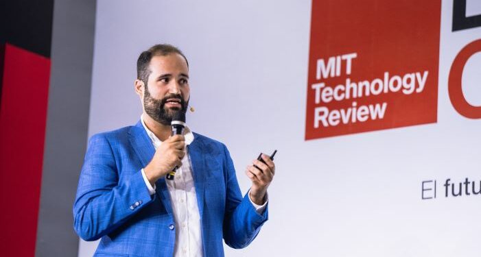 Dominicano se destaca en Hackathon de Johns Hopkins sobre IA