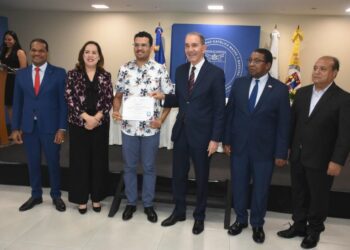 El MESCyT premia innovación en congreso estudiantil de investigación científica