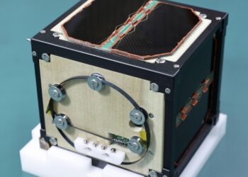 El primer satélite de madera parte al espacio