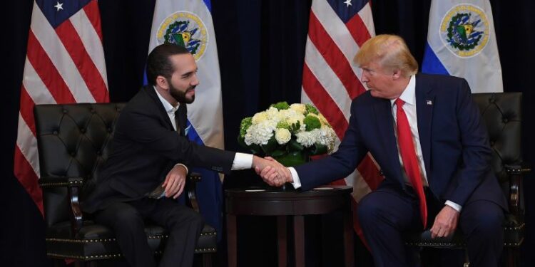 Líderes globales felicitan a Trump por victoria no confirmada