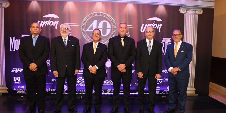 Realizan 16.ª versión de los Premios “Mortero de Oro"