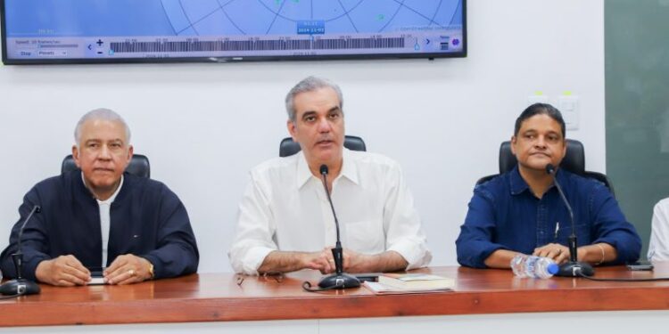 Abinader reúne a organismos de socorro y activa emergencia nacional