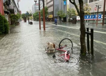 Japón evacúa a 200,000 personas por lluvias torrenciales