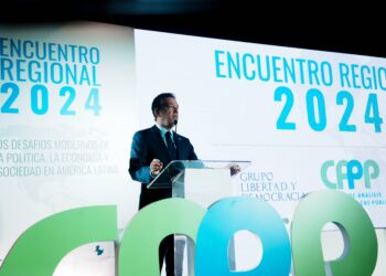 Bisonó subraya la importancia de la democracia y llama a fortalecer las instituciones públicas