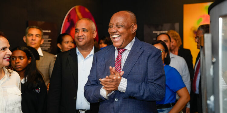 Mateo Morrison, homenajeado en Feria Internacional del Libro