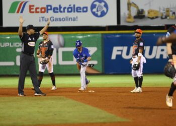 Tigres del Licey remontan en la novena y vencen 10-7